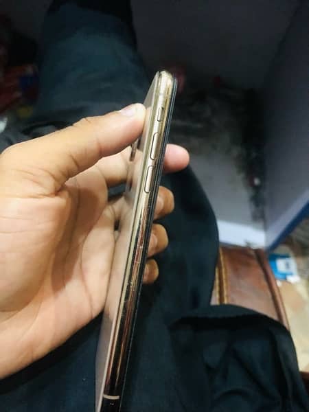 I phone xs condition 10 by 9 glass break beatry serves 64 gbface id ok 4