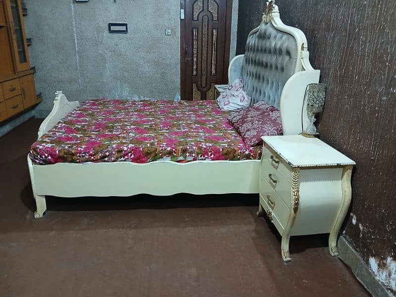 wood Double bed  + 2 side table + 2 coffee table+ dressing 3