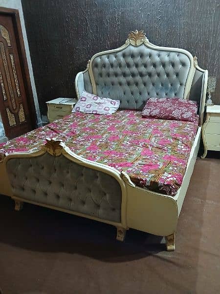 wood Double bed  + 2 side table + 2 coffee table+ dressing 4