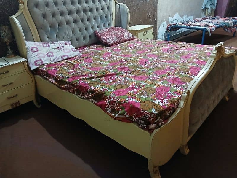 wood Double bed  + 2 side table + 2 coffee table+ dressing 6