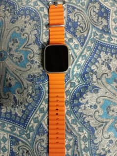 Ultra t800 smart watch in 10/10 condition with two straps