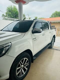 Toyota Hilux Revo V Automatic 3.0 2017 Model