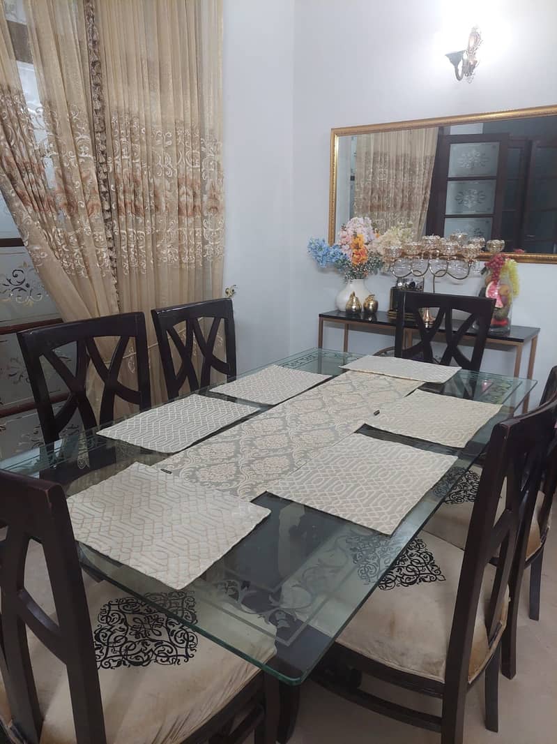 Dinning table with 6 chairs 0