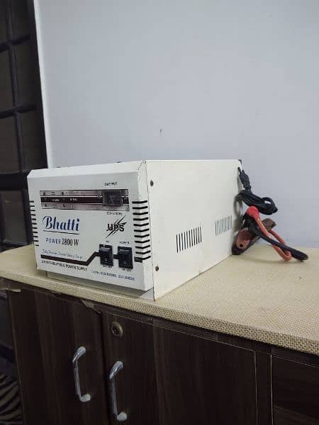 USED 24 VOLT FULLY AUTOMATIC DOUBLE BATTERY ( UPS) 1800 WATTS 1