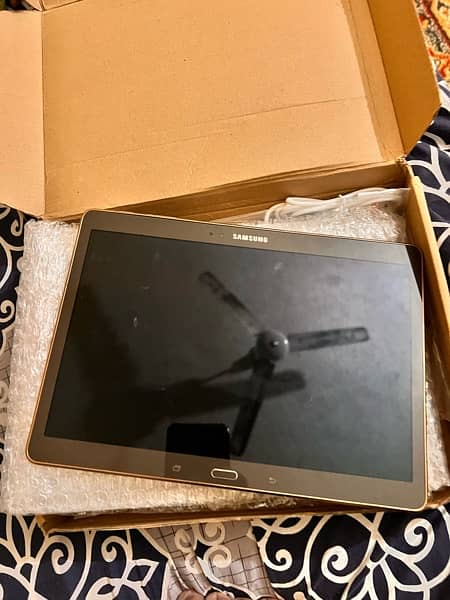 Samsung Galaxy Tab S 10.5 inches SM-T800 Wi-Fi 16GB Tablet 9