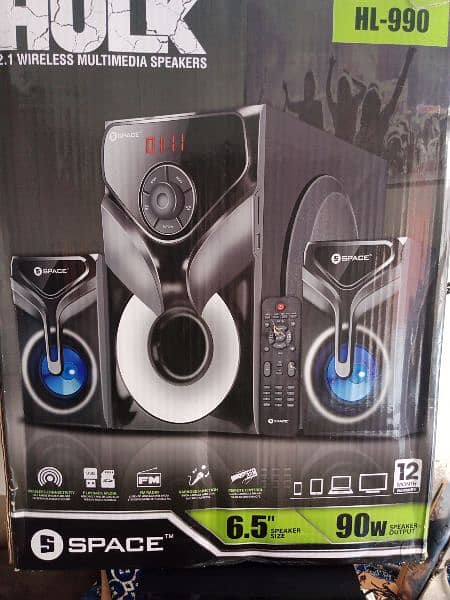 hulk speaker  . . with remote. .  awsm sounds… + bese 5