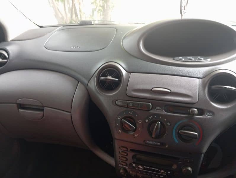 Toyota Vitz 2001 12