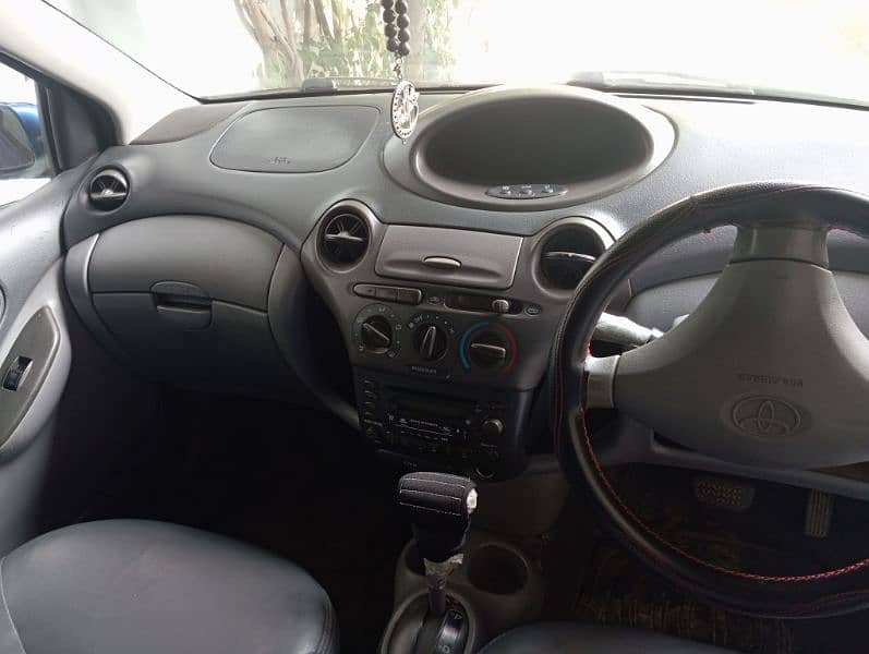 Toyota Vitz 2001 15