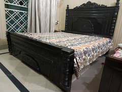 king bed with two side tables