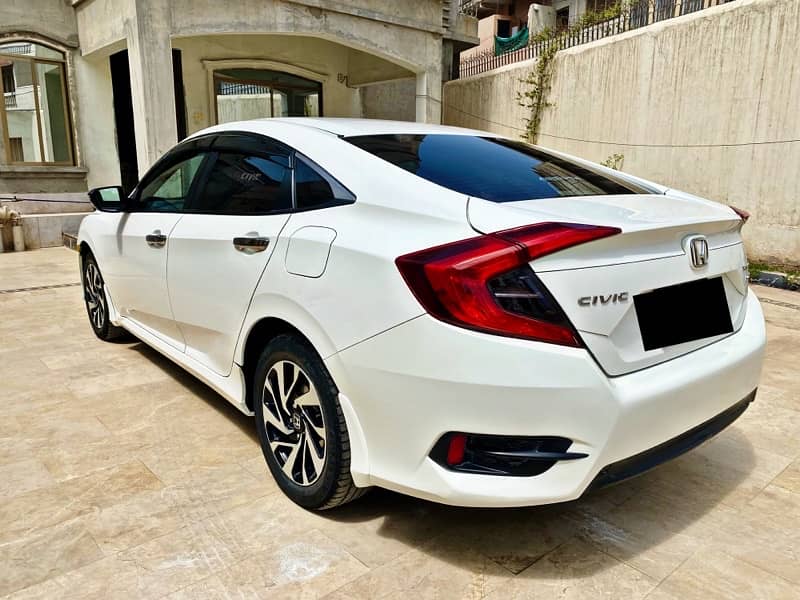 Honda Civic Oriel 1.8 i-VTEC CVT 2017 3