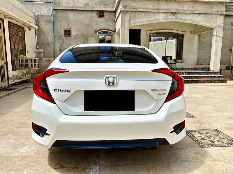 Honda Civic Oriel 1.8 i-VTEC CVT 2017 4