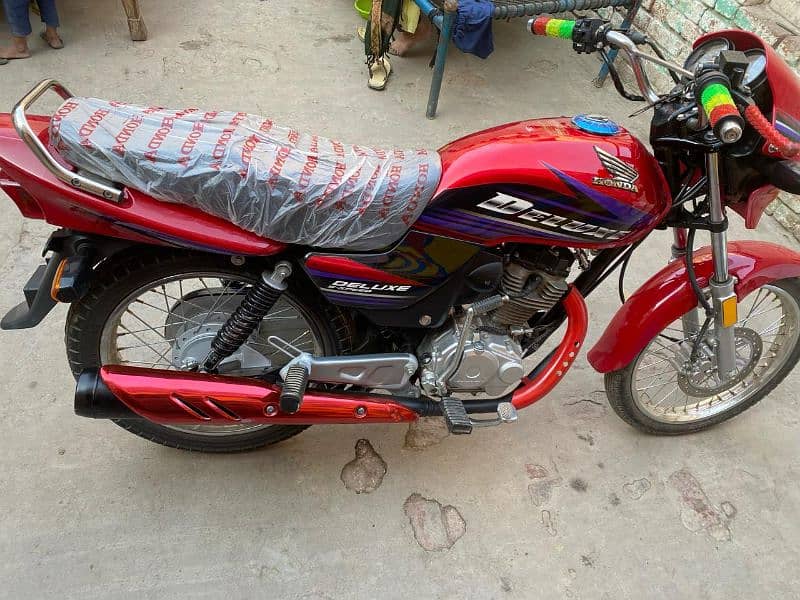 delux 125 bike lush condition fazol time waistr dor rahe 3