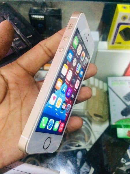 iPhone 5se 32GB non pta call 03143106155 1