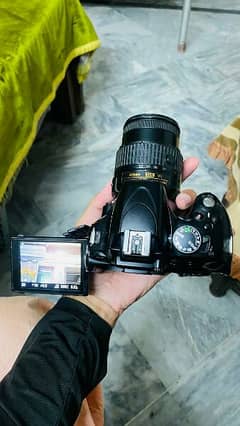 DSLR Nikon D5100 with kit lense