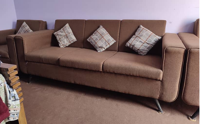 05 Seater Sofa Set Made In Master Molty Foam Condition 10/10 2