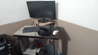 Full Gaming Pc with table and steering wheel 0