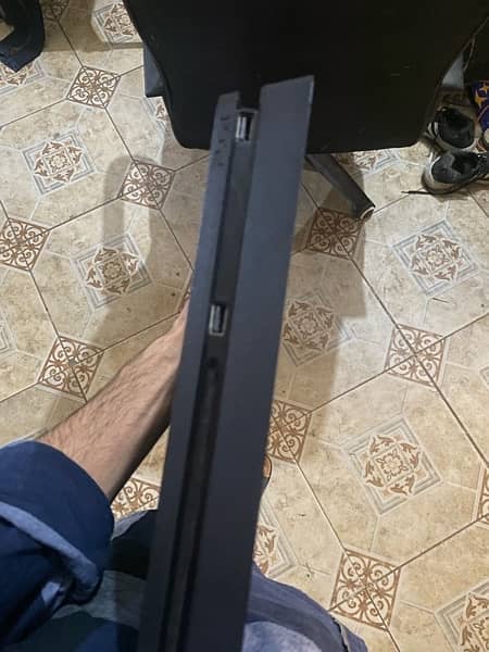 Ps4 Slim 500Gb with 2 Controllers 2