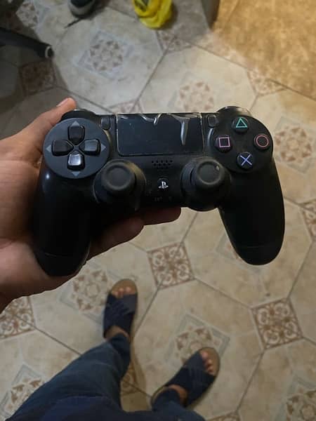 Ps4 Slim 500Gb with 2 Controllers 4