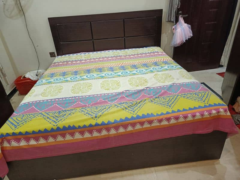 King size bed with 8 inch spring mattress 1