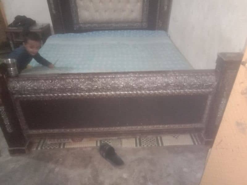 King size bed set without mattress for sale for contact 0307/32/98/319 0