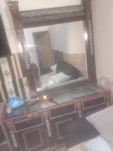 King size bed set without mattress for sale for contact 0307/32/98/319 2