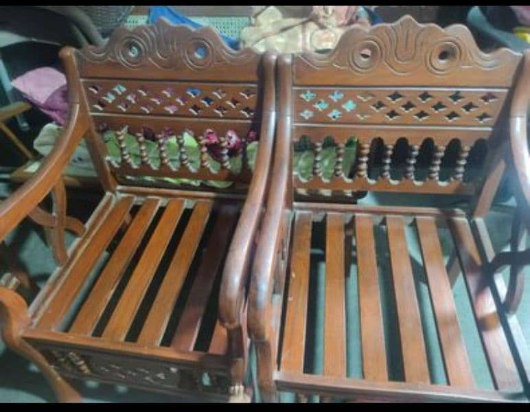 Solid sheesham wooden sofa set with round table. 3