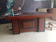 Computer table