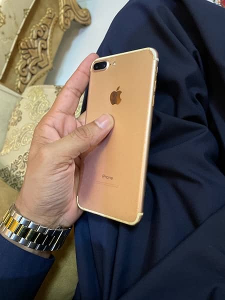 iphone 7plus gold color 2