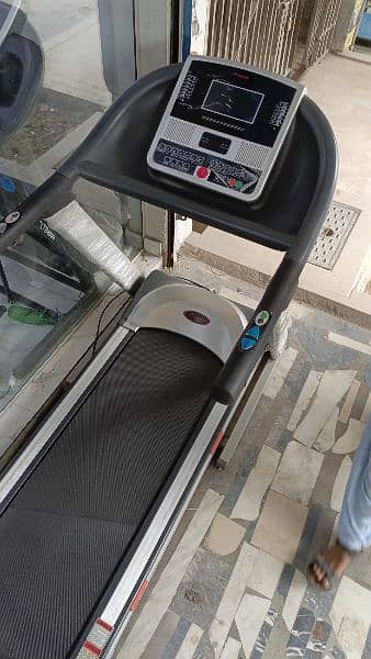 Treadmill 125kg supported With features dual motor automatic incline 9