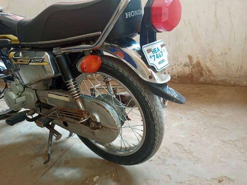 Honda cg 125 self start 2022 amount 180000 1