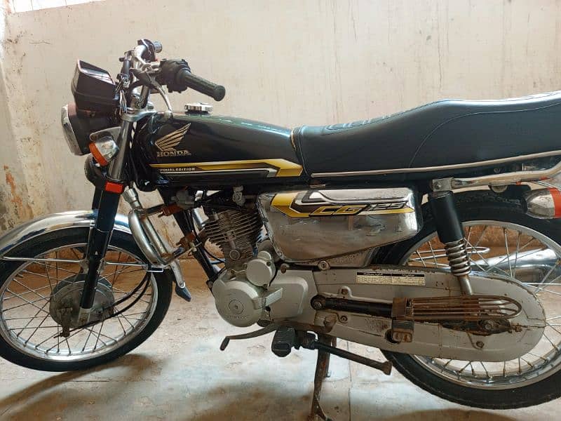 Honda cg 125 self start 2022 amount 180000 2