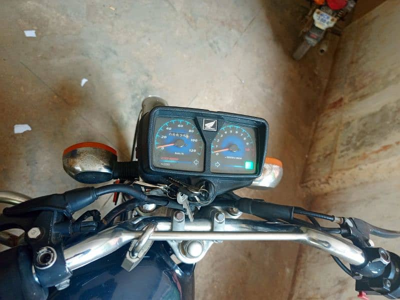 Honda cg 125 self start 2022 amount 180000 3