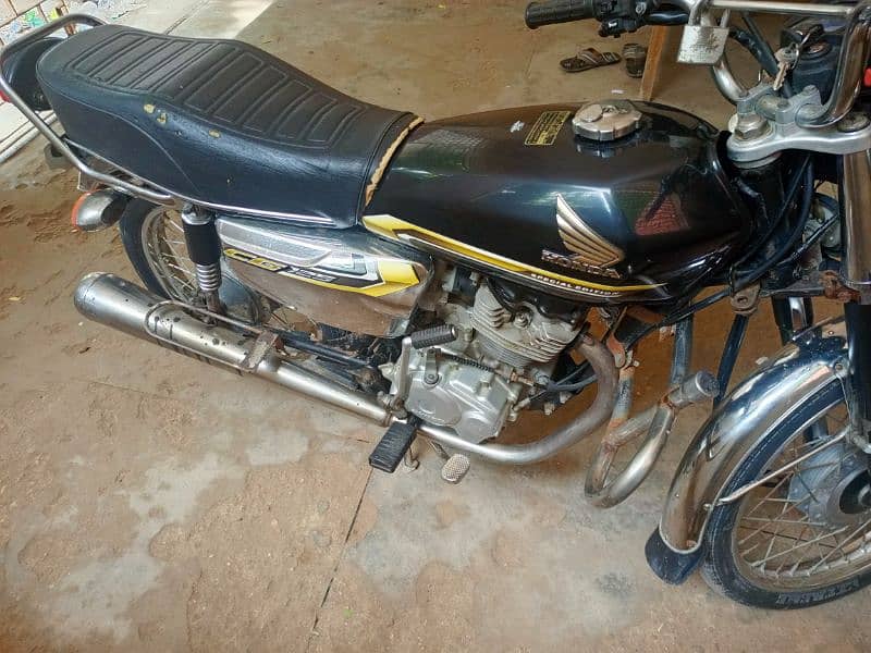 Honda cg 125 self start 2022 amount 180000 4