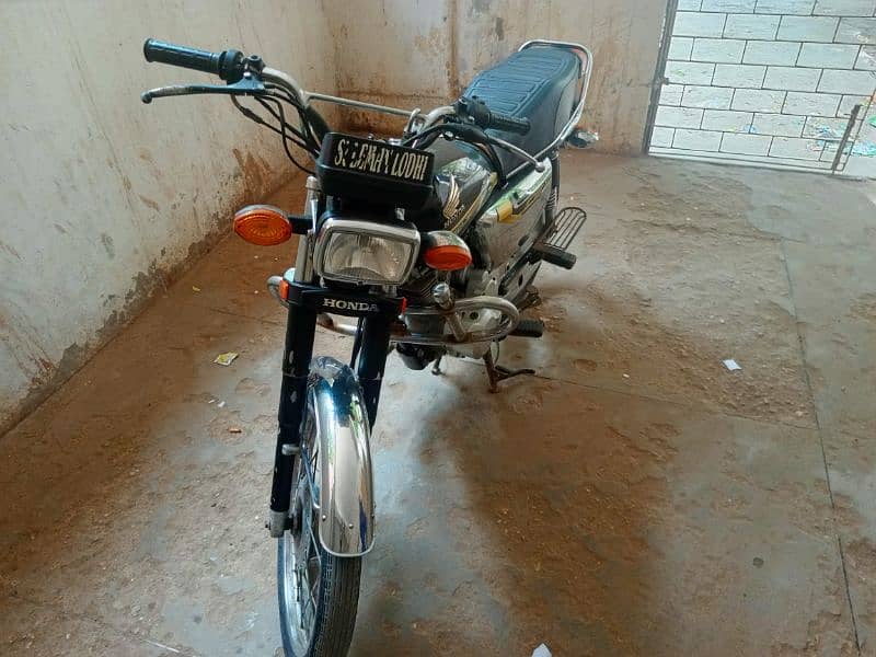 Honda cg 125 self start 2022 amount 180000 5