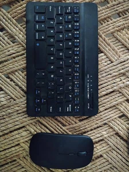 7 inch Keyboard And Mouse Imported Wireless Bluetooth Connected 0