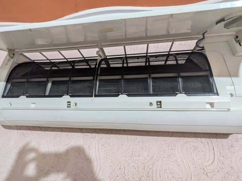 Haier 1.5 ton dc inverter AC also usable on solar for sale 9