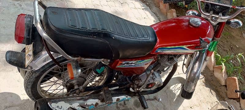 my Honda 125 2017 model nmbr vehari nmbr is for sale 1.30 3