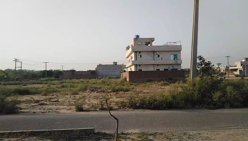 3 MARLA PLOT FOR SALE IDEAL LOCATION REASONABLE PRICE 4