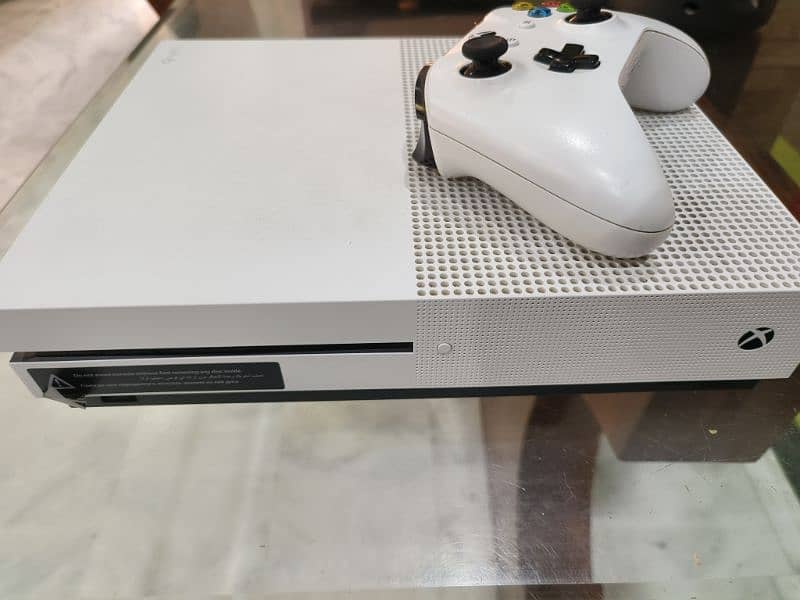 Xbox One S 1