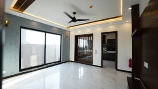 With Separate Entrance- 1 Kanal Stylish Upper Portion On Top Location For Rent in DHA Phase 5 Lahore 0