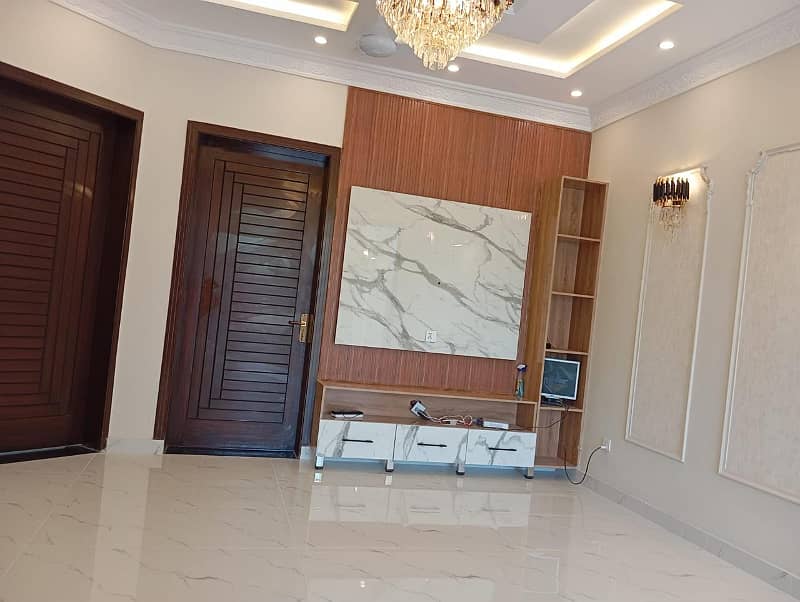 Separate Gate 3 Beds 1 Kanal Upper Portion For Rent In DHA Phase 6 Lahore 2