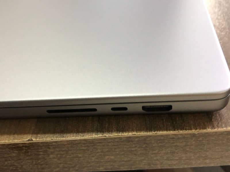 Apple Mac Book Pro M1 Chip 6