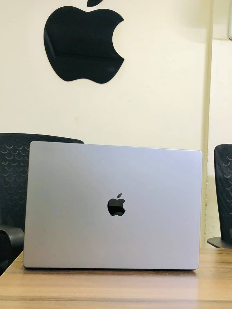 Apple Mac Book Pro M1 Chip 7