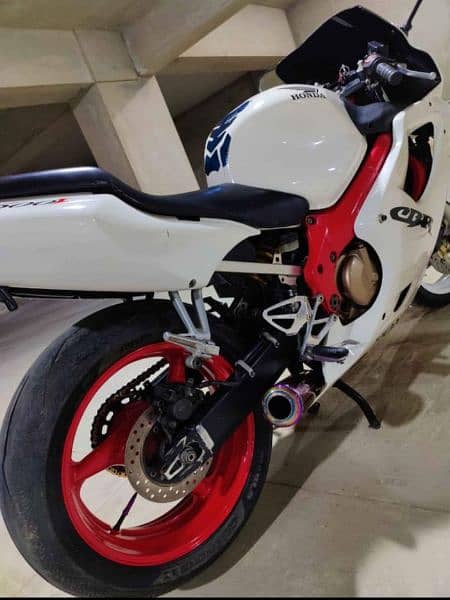 Honda CBR 600F4 model 4 Cylinder 2001 model Up for sale 1