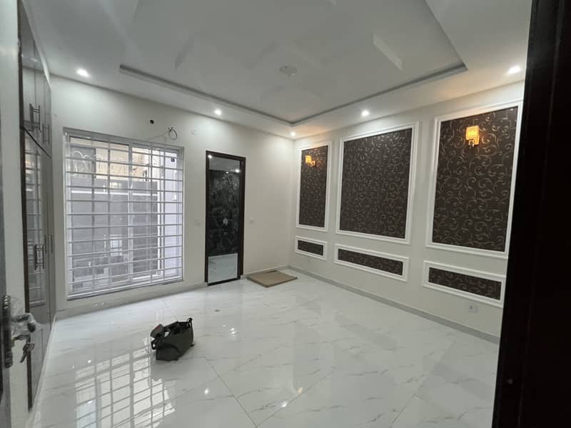 9 MARLA BEAUTIFUL DOUBLE STOREY HOUSE ON RENT IN NAWAB TOWN AT PRIME LOCATION 12