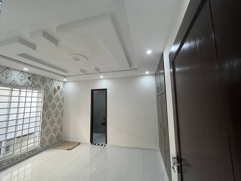 9 MARLA BEAUTIFUL DOUBLE STOREY HOUSE ON RENT IN NAWAB TOWN AT PRIME LOCATION 21