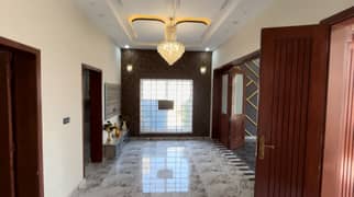 5 MARLA CORNOR+TRIPLE STOREY BEAUTIFULL HOUSE FOR SALE IN ETIHAD TOWN AT PRIME & HOT LOCATION 0