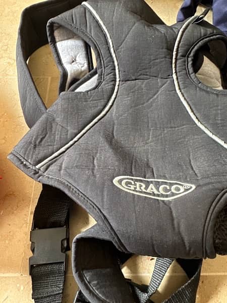 Graco baby carrier 0