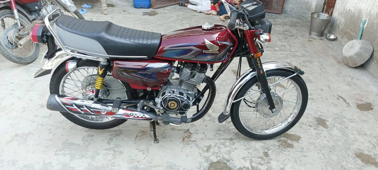 Honda 125 complete documents first owner 1