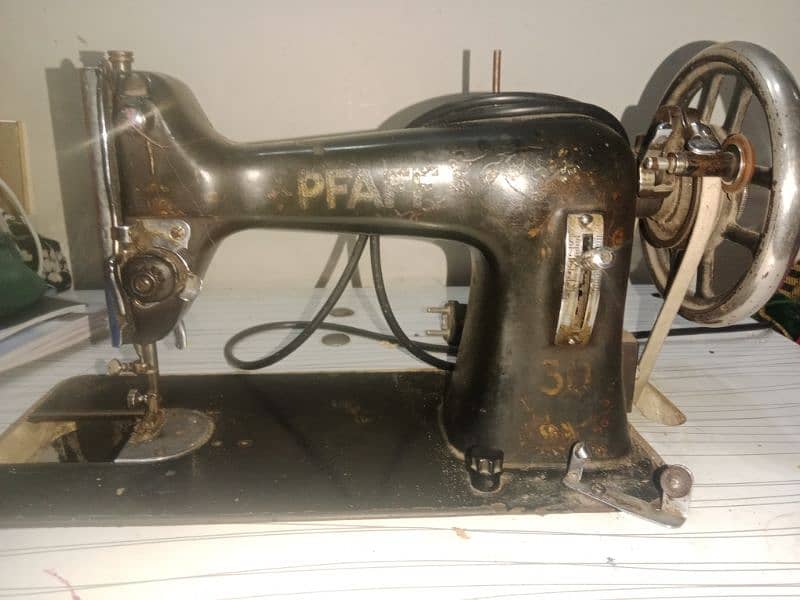 Original Pfaff sewing machine. call on 03016132430 3